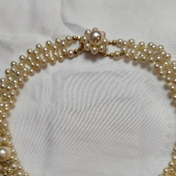 Beautiful Vintage Faux Pearl multistrand with a cascade or bib design - Picture 3 of 5